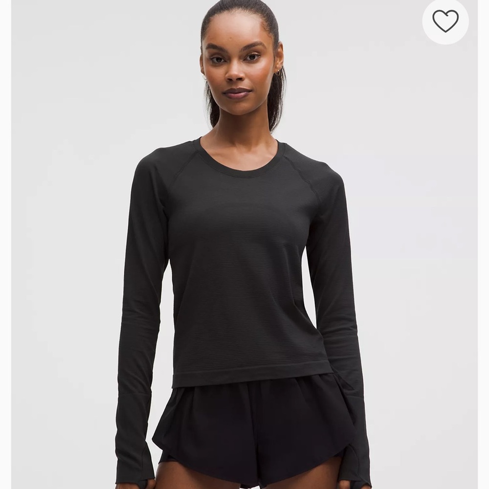 Lululemon Swiftly Tech Long-Sleeve Shirt 2.0
Waist Length
Black Long Sleeve Top
